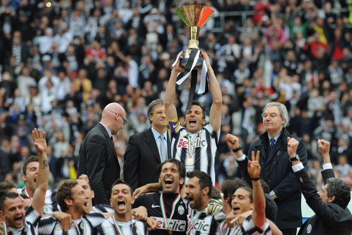 Các cầu thủ Juventus vỡ òa trong niềm hạnh phúc